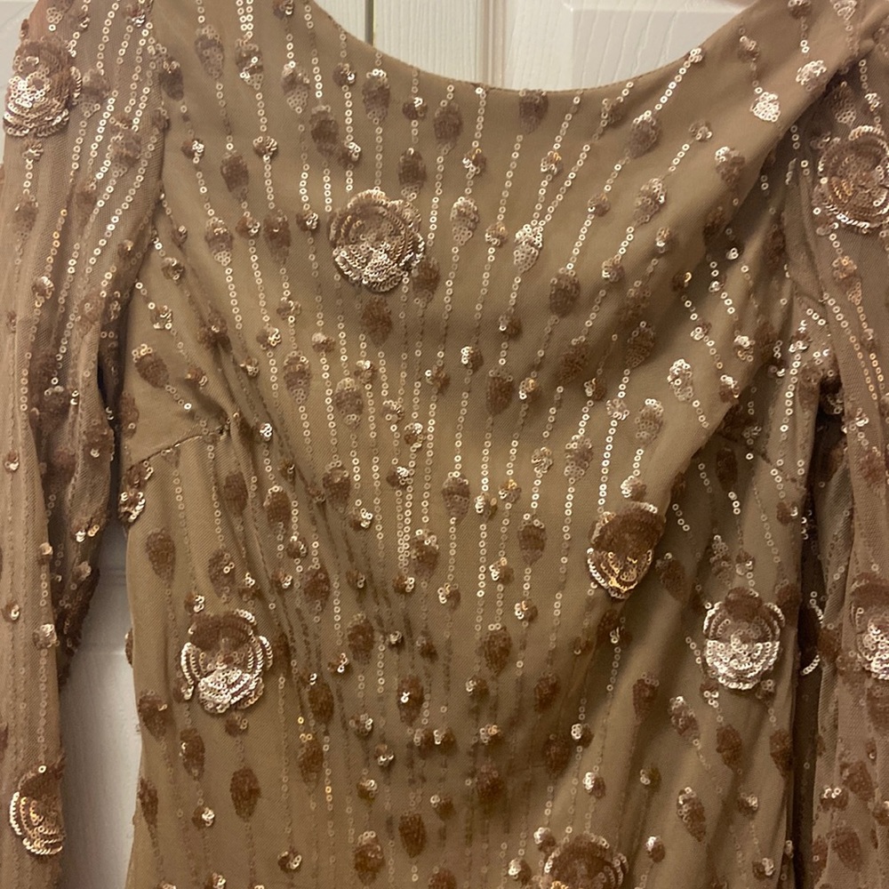 Gorgeous gold detailed bodycon dress.